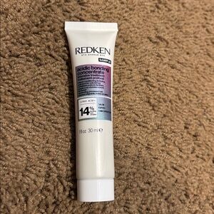 Redken Acidic Bonding Concentrate Hair Treatment Tube
Brand New unopened
